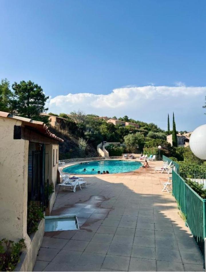 De Mazet Vue Et Piscine Partagee Roquebrune-sur Argens